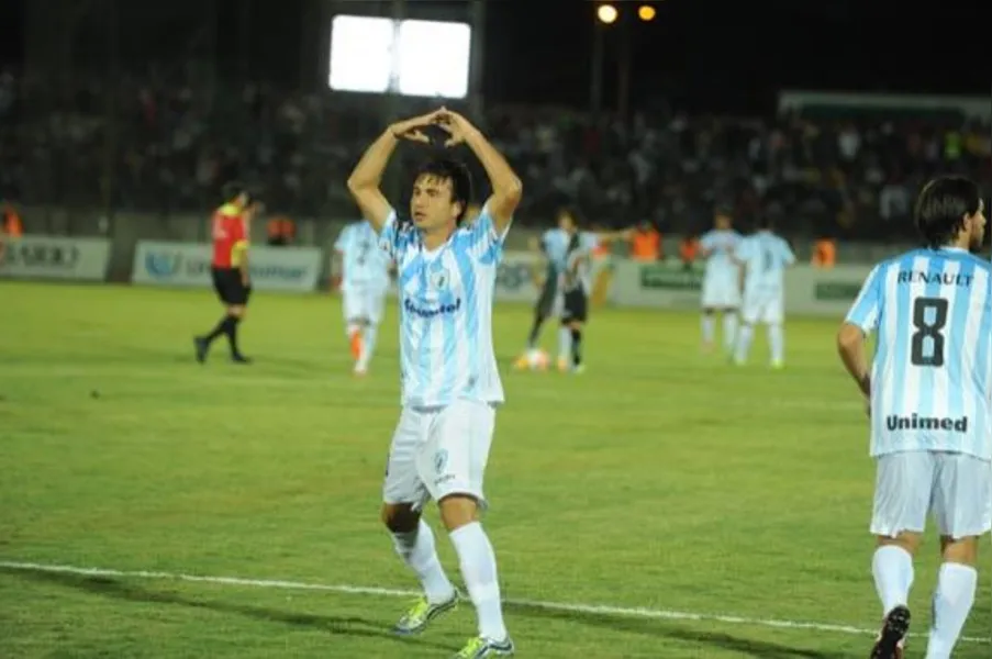 Nos pênaltis, Londrina vence e pega Coritiba na semifinal
