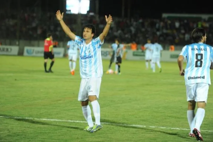 Nos pênaltis, Londrina vence e pega Coritiba na semifinal