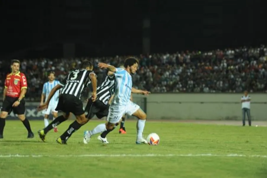 Nos pênaltis, Londrina vence e pega Coritiba na semifinal
