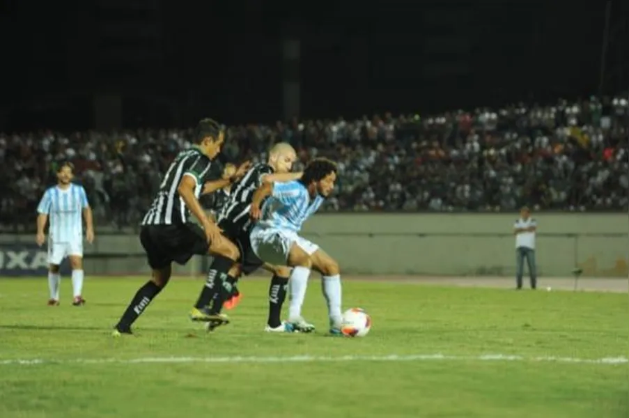 Nos pênaltis, Londrina vence e pega Coritiba na semifinal
