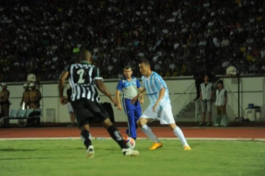Nos pênaltis, Londrina vence e pega Coritiba na semifinal
