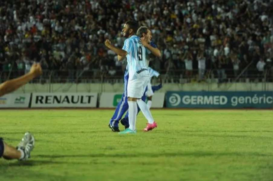 Nos pênaltis, Londrina vence e pega Coritiba na semifinal