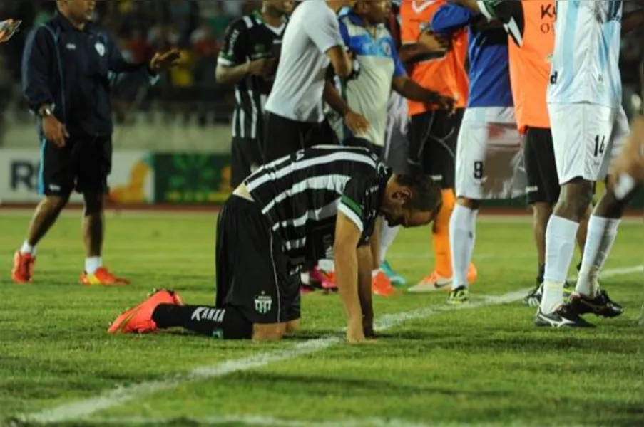 Nos pênaltis, Londrina vence e pega Coritiba na semifinal
