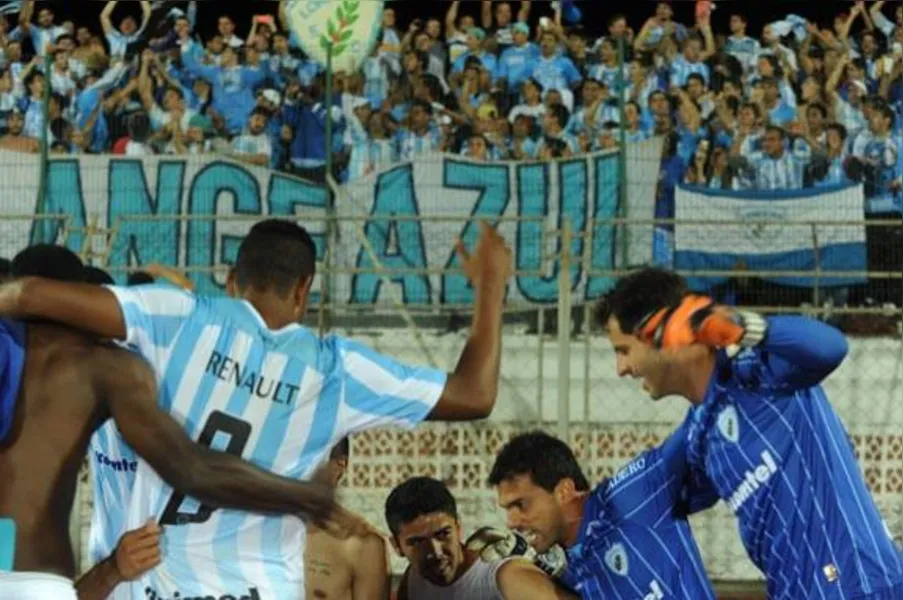 Nos pênaltis, Londrina vence e pega Coritiba na semifinal