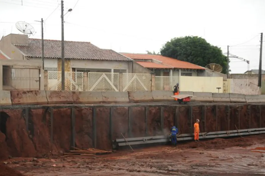 Transposição de linha férrea gera ação