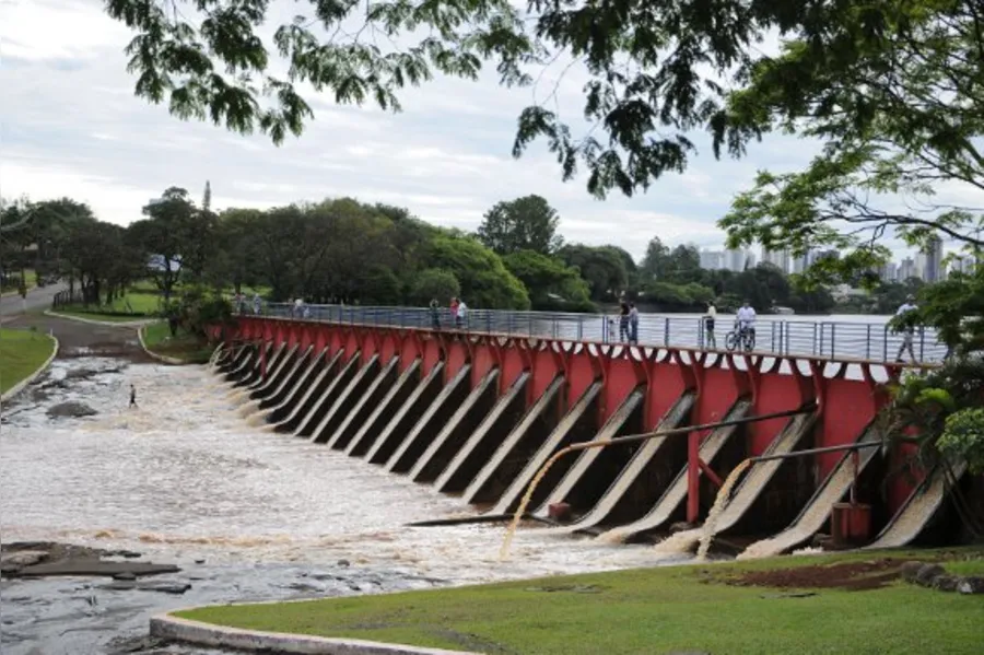 Veja mais fotos da enchente em Londrina