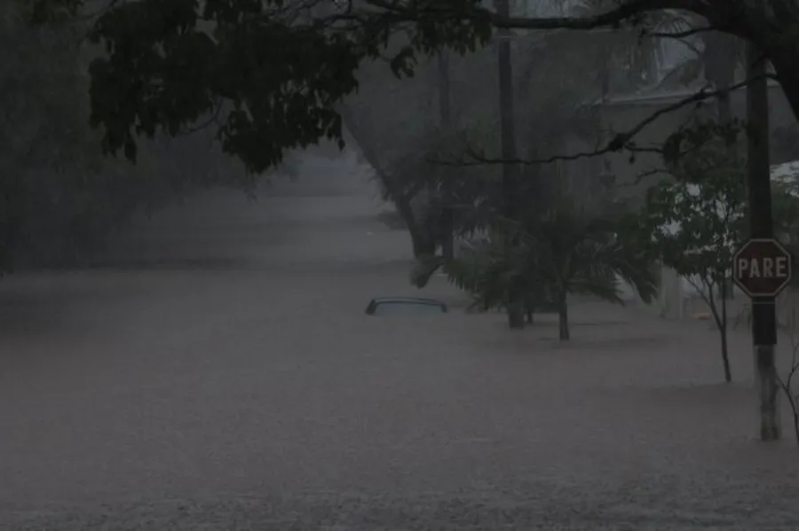 Veja mais fotos da enchente em Londrina