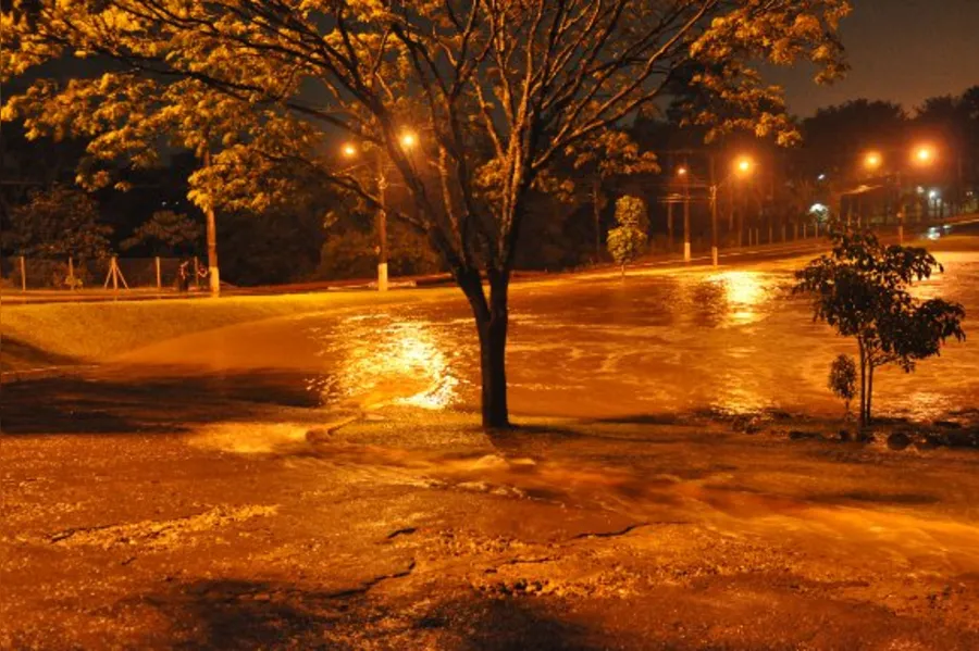 Veja mais fotos da enchente em Londrina