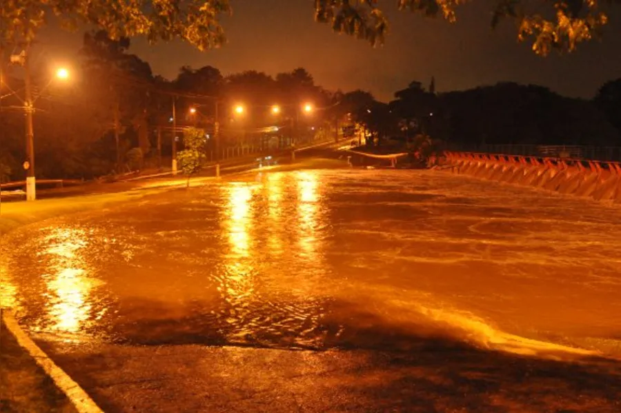 Veja mais fotos da enchente em Londrina