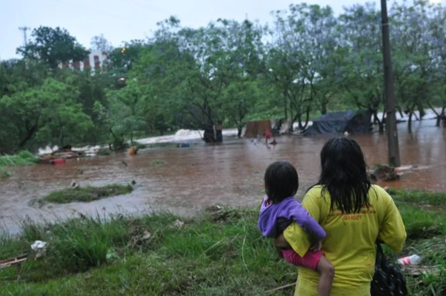 Veja mais fotos da enchente em Londrina