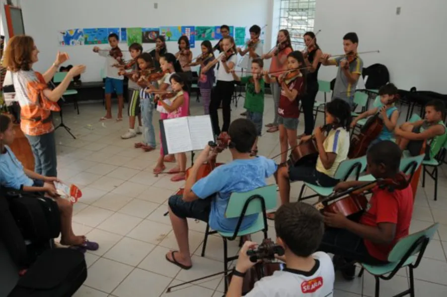 Confira as fotos do Projeto 'Musicando na Escola'