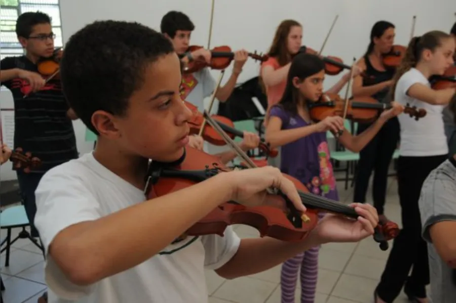 Confira as fotos do Projeto 'Musicando na Escola'