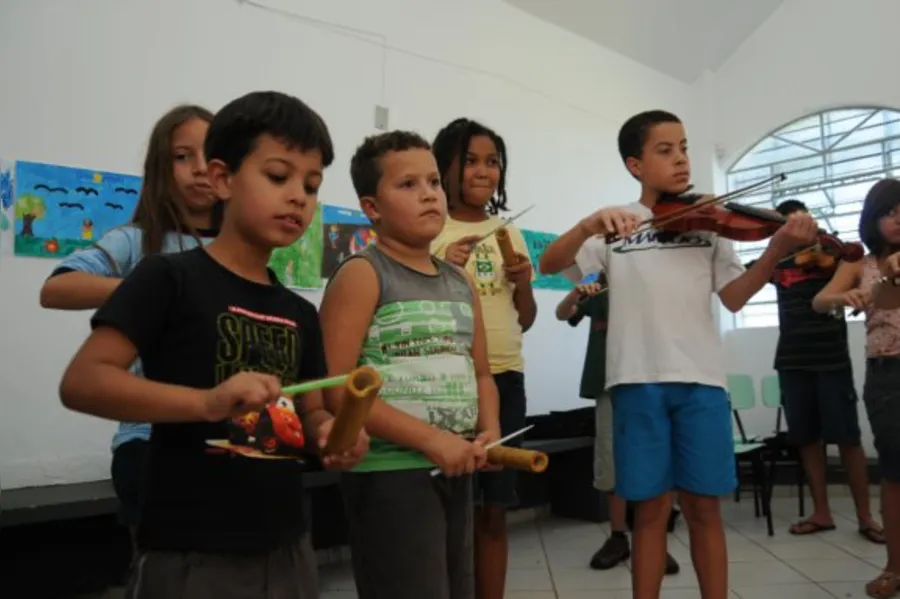Confira as fotos do Projeto 'Musicando na Escola'