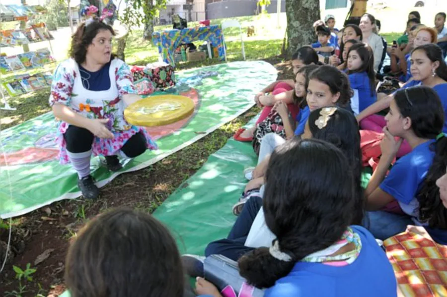 'BRINCAR É COISA SÉRIA' O encanto de uma boa história