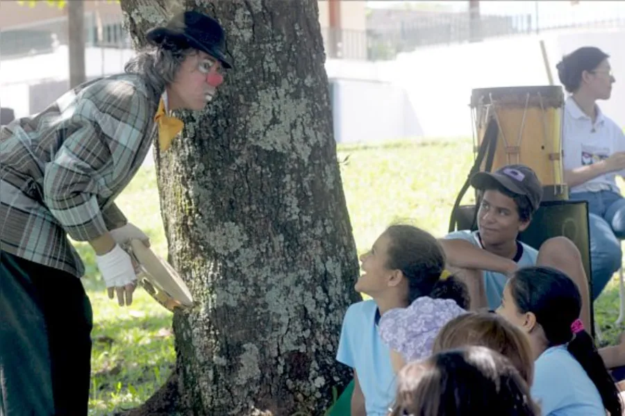 'BRINCAR É COISA SÉRIA' O encanto de uma boa história