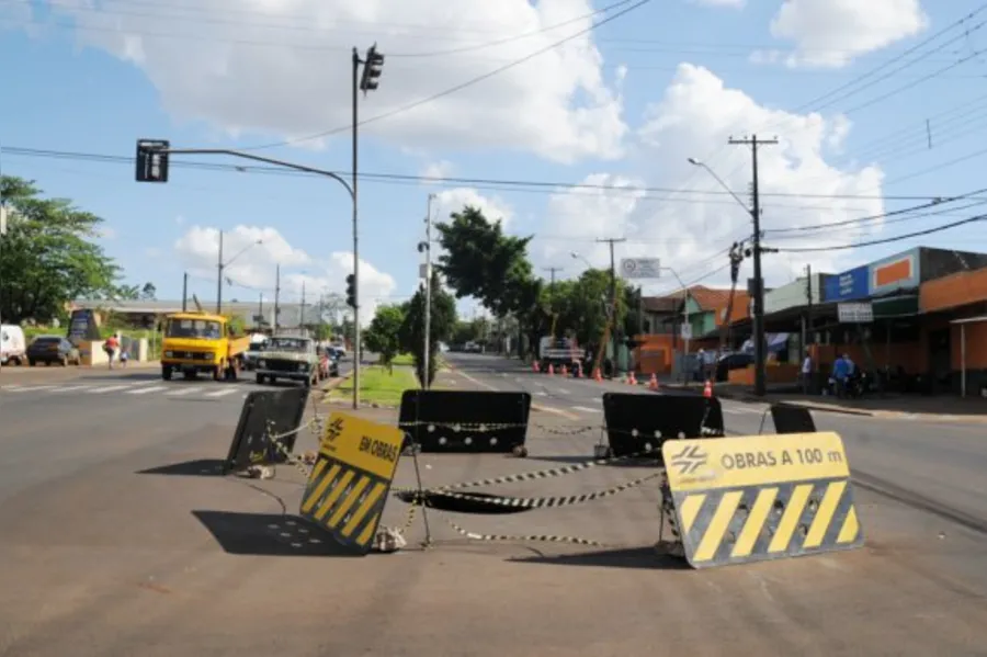 Chuva agrava as condições do asfalto na cidade