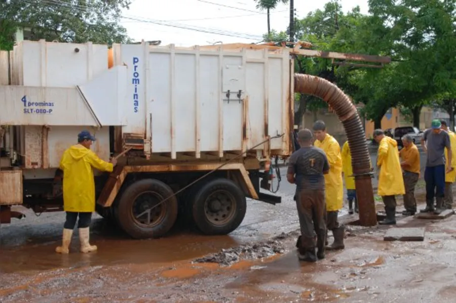 Confira as fotos dos estragos causados pela chuva em Londrina