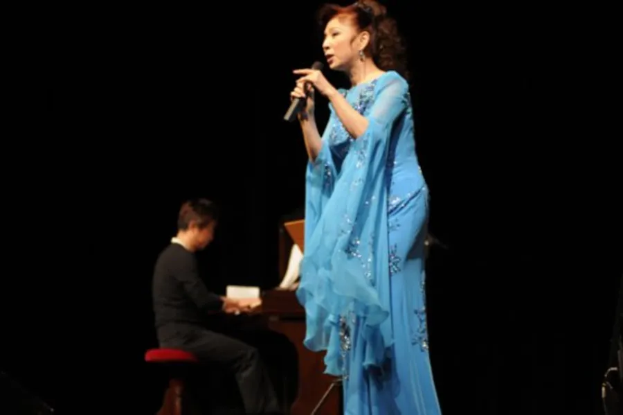 Uma diva da canção japonesa em Londrina