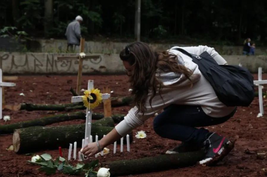 Árvores do Bosque têm 'funeral'