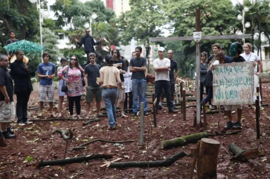 Árvores do Bosque têm 'funeral'