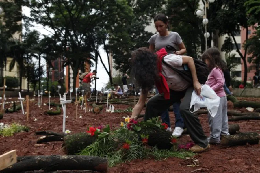 Árvores do Bosque têm 'funeral'