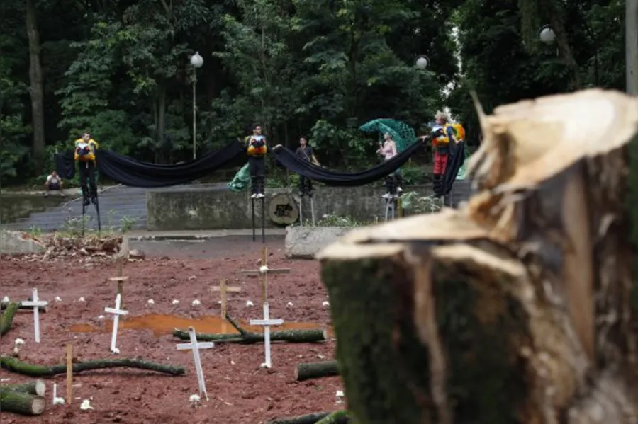 Árvores do Bosque têm 'funeral'