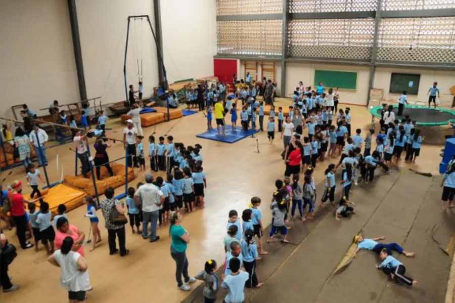 Aulas de ginástica unem esporte e brincadeira