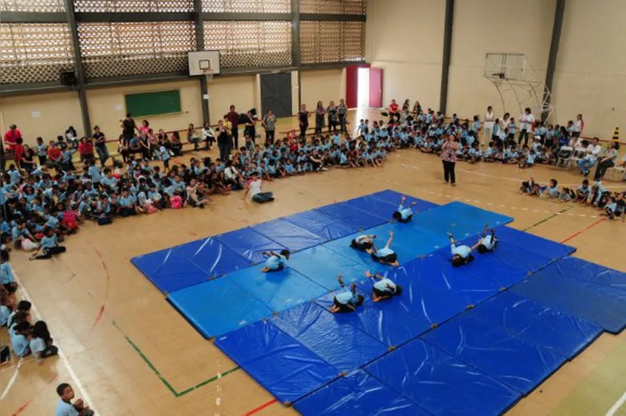 Aulas de ginástica unem esporte e brincadeira