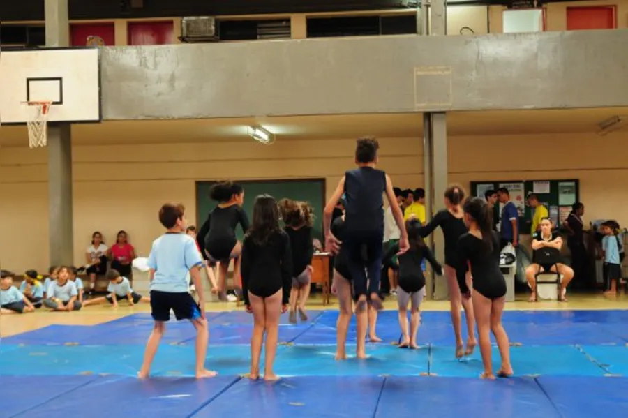 Aulas de ginástica unem esporte e brincadeira