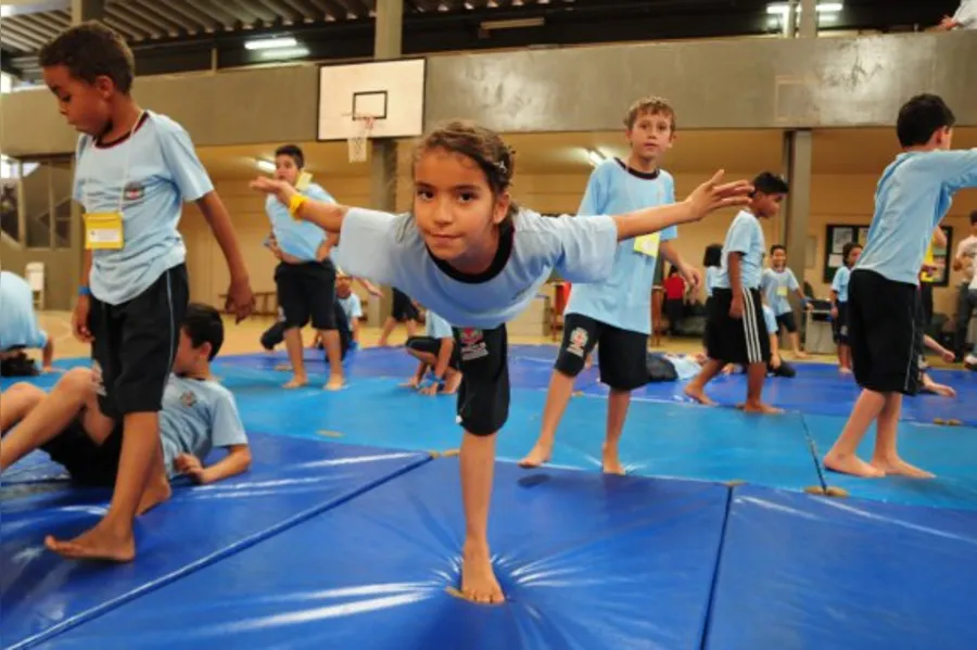 Aulas de ginástica unem esporte e brincadeira