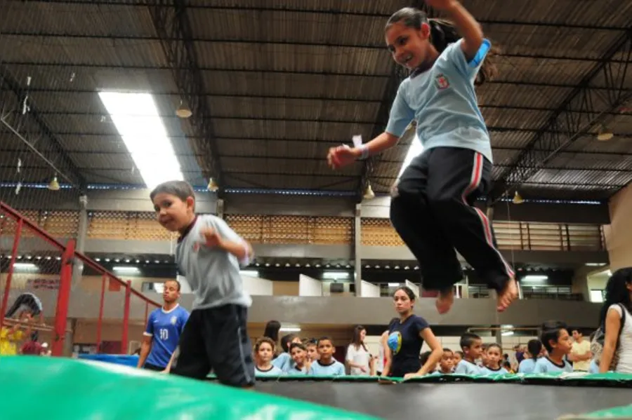 Aulas de ginástica unem esporte e brincadeira