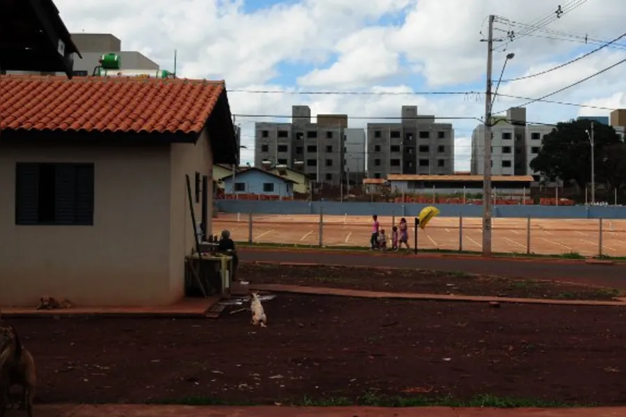 Moradores reivindicam serviços básicos