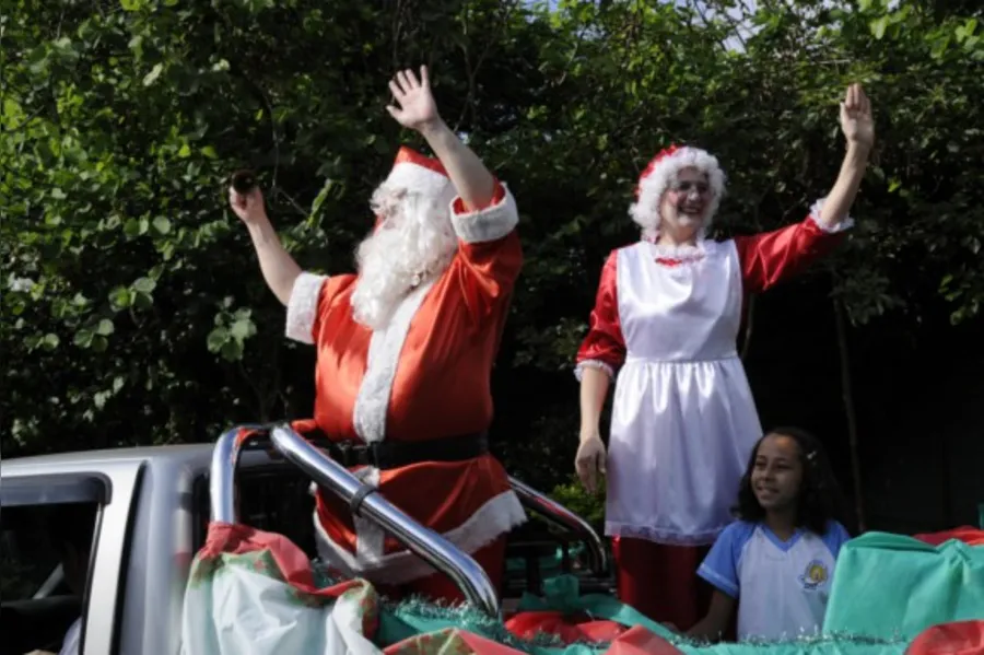 Papai Noel chegou mais cedo em Ibiporã