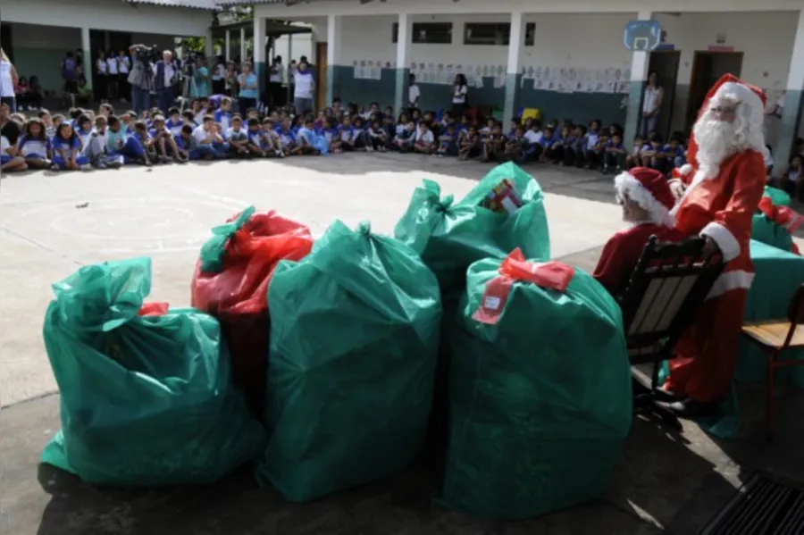 Papai Noel chegou mais cedo em Ibiporã