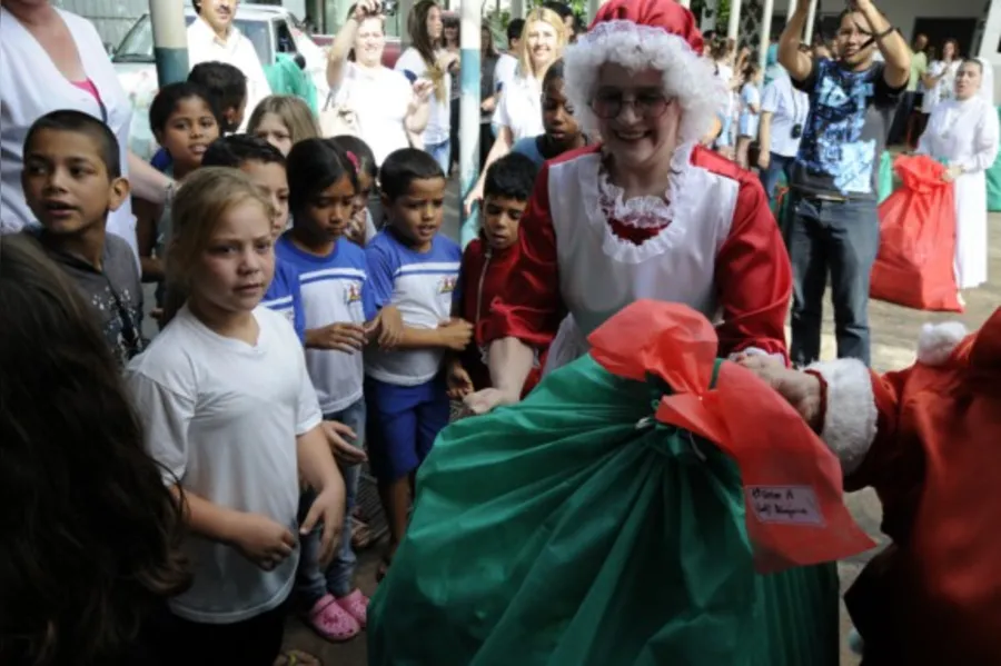 Papai Noel chegou mais cedo em Ibiporã