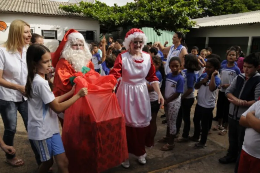 Papai Noel chegou mais cedo em Ibiporã