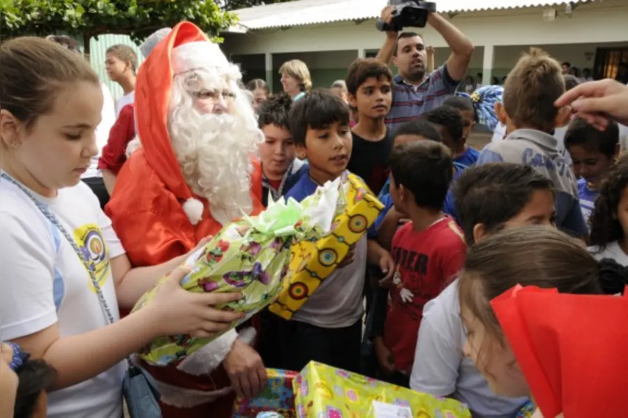 Papai Noel chegou mais cedo em Ibiporã
