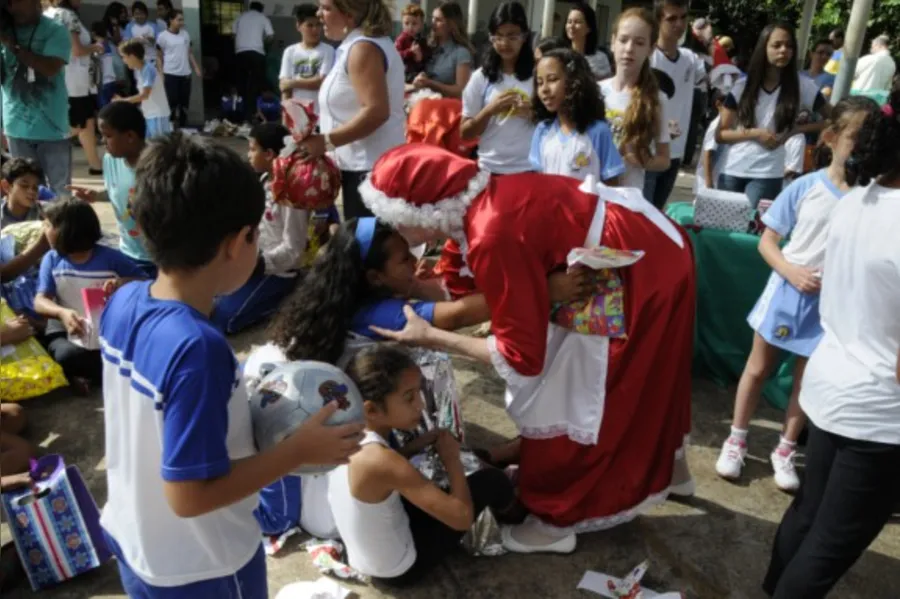 Papai Noel chegou mais cedo em Ibiporã