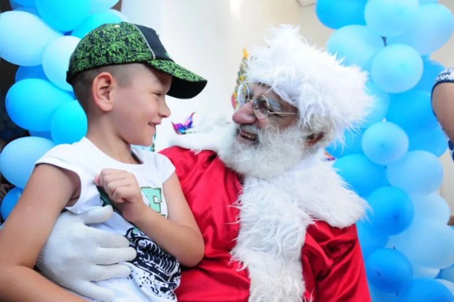 Papai Noel visita o HU