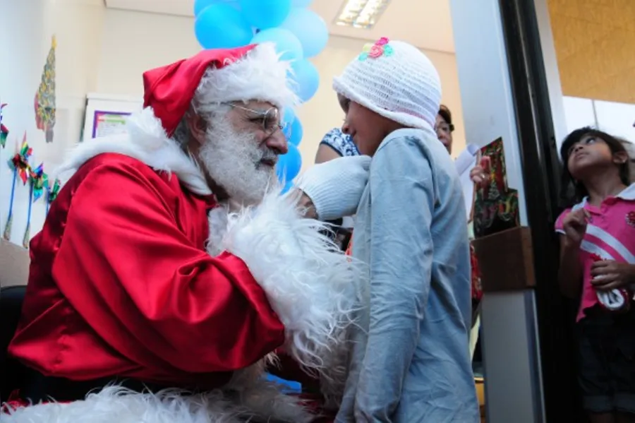 Papai Noel visita o HU