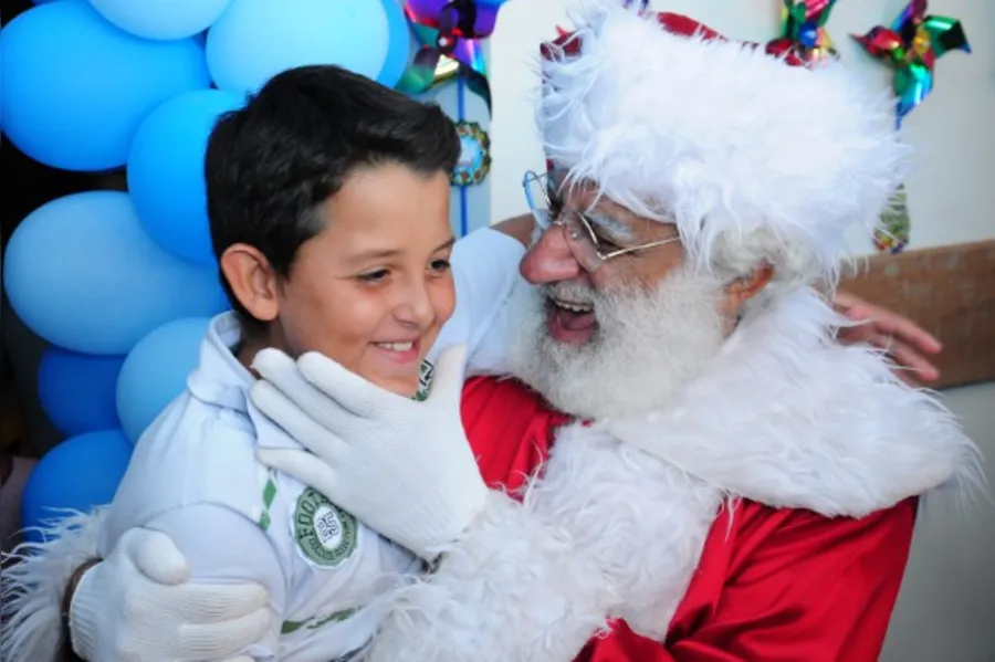 Papai Noel visita o HU