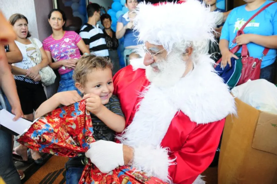 Papai Noel visita o HU