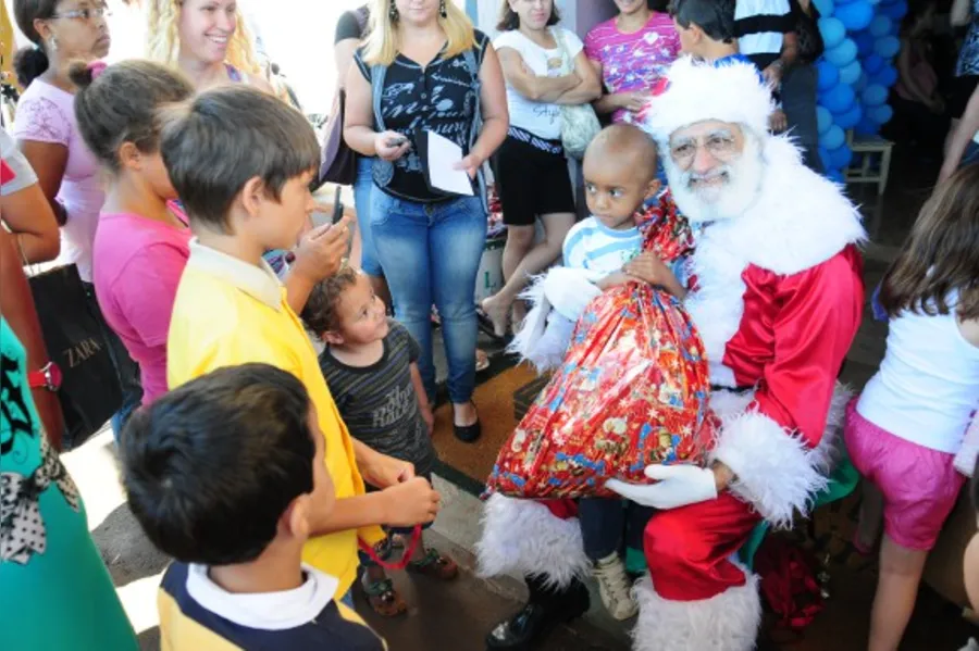 Papai Noel visita o HU