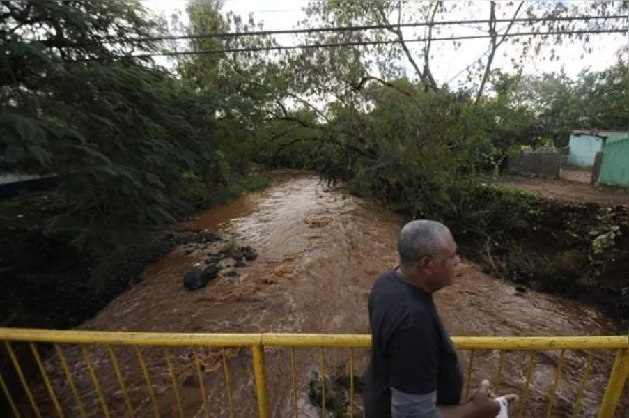 Cheia do Tibagi deixa Jataizinho em alerta