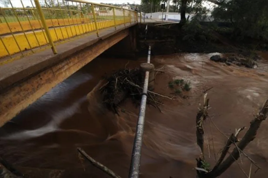 Cheia do Tibagi deixa Jataizinho em alerta