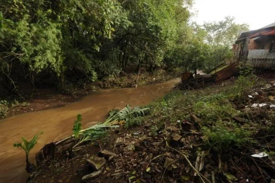 Cheia do Tibagi deixa Jataizinho em alerta