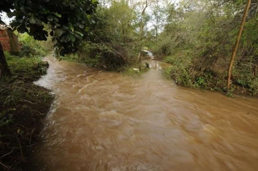 Cheia do Tibagi deixa Jataizinho em alerta