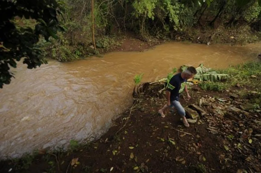 Cheia do Tibagi deixa Jataizinho em alerta