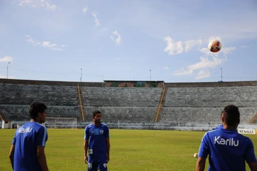LEC é absolvido em julgamento no STJD