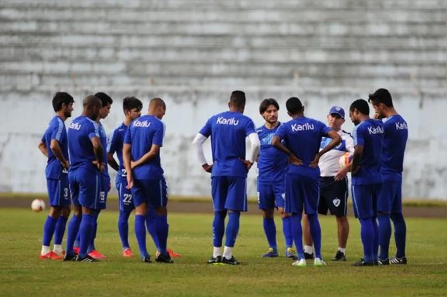 LEC é absolvido em julgamento no STJD